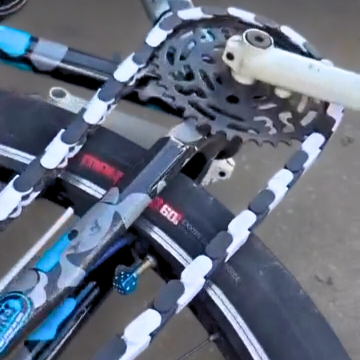 Black & White Chain Caps