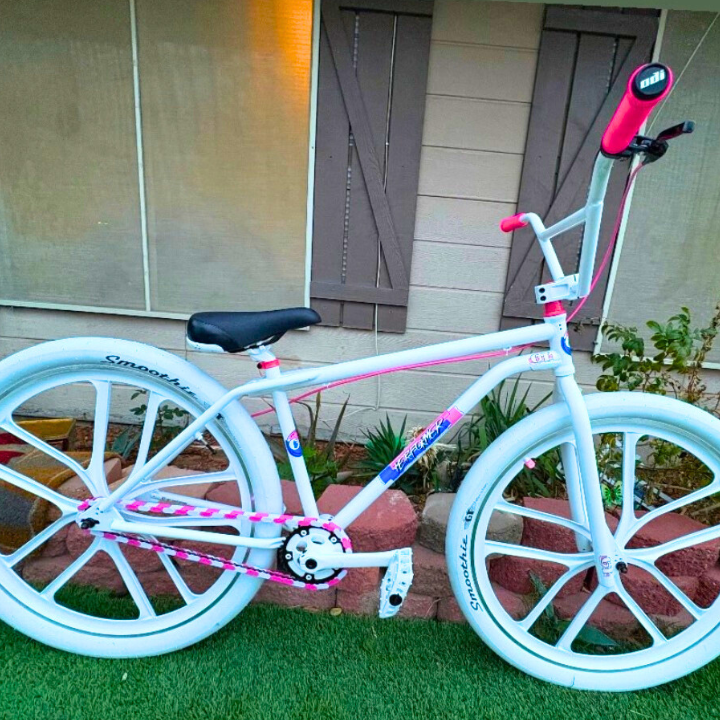 White & Pink Chain Caps